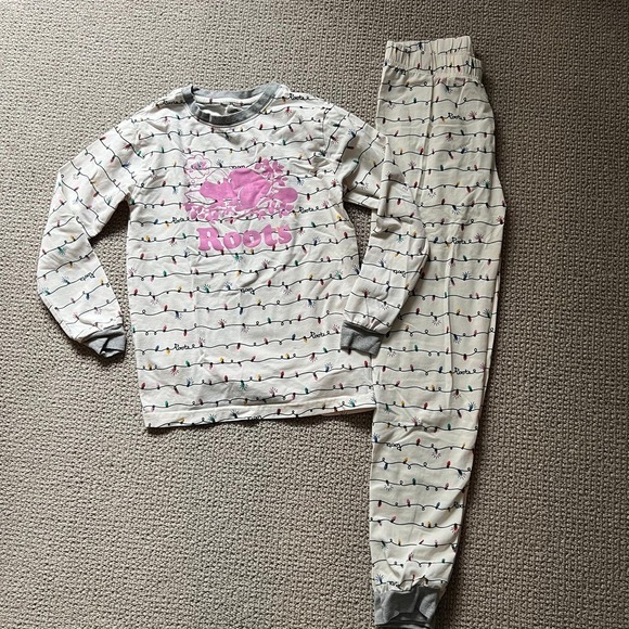 Roots Christmas Lights Multicolor Logo Two Piece Girl's Pajamas - Medium 7-8 - Picture 1 of 3